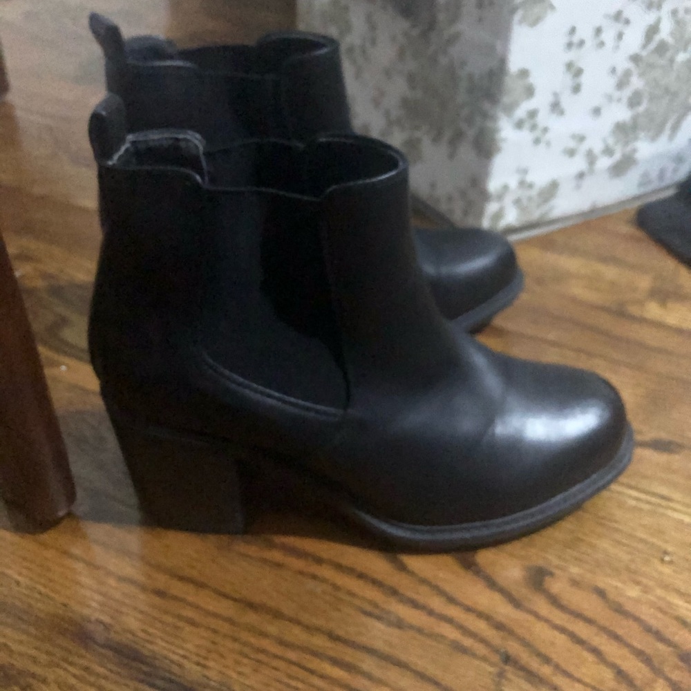 the Right and left side of the boots!